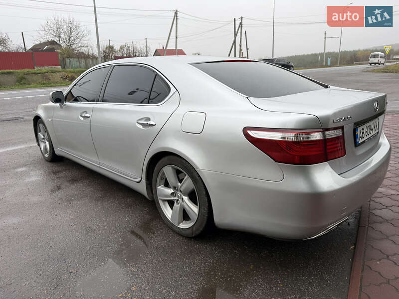 Седан Lexus LS 2007 в Вороновице