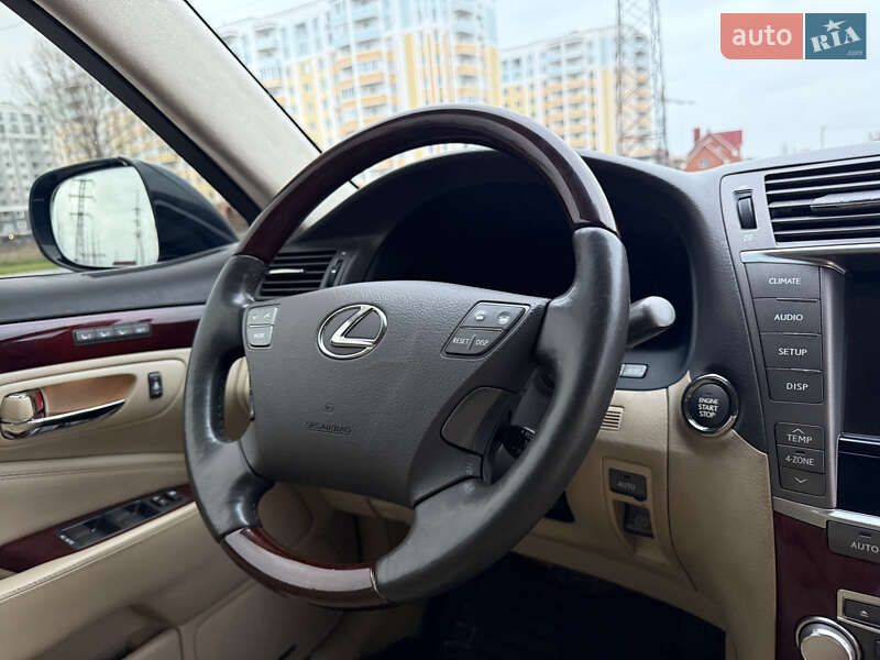 Седан Lexus LS 2011 в Ірпені