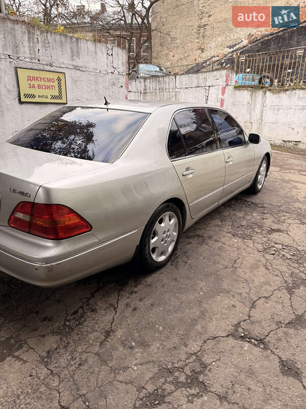 Седан Lexus LS 2001 в Львове
