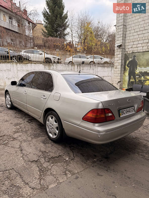 Седан Lexus LS 2001 в Львове