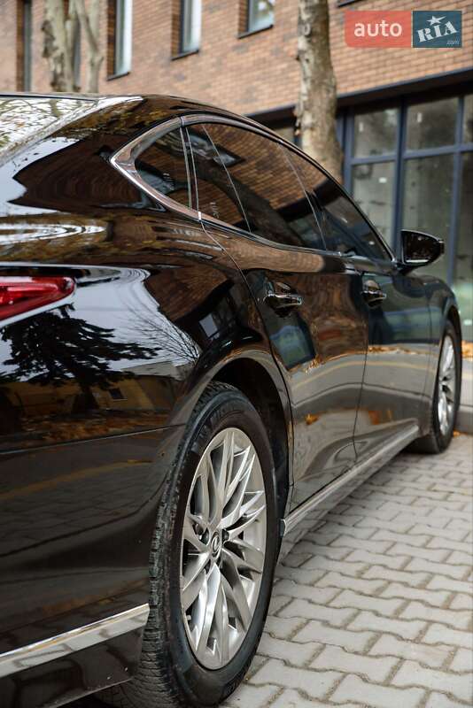 Седан Lexus LS 2018 в Ивано-Франковске