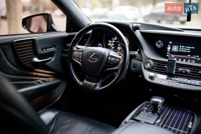 Седан Lexus LS 2018 в Ивано-Франковске