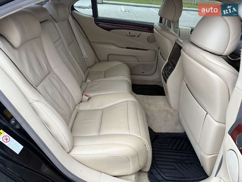 Седан Lexus LS 2011 в Ірпені