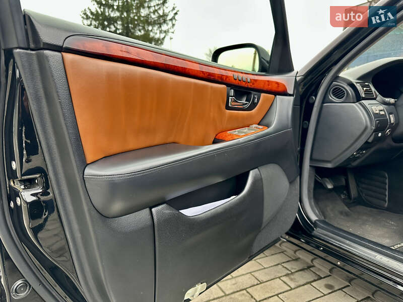 Седан Lexus LS 2004 в Луцке