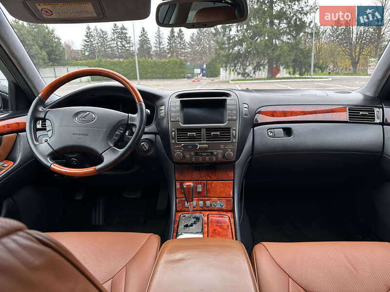 Седан Lexus LS 2004 в Луцке