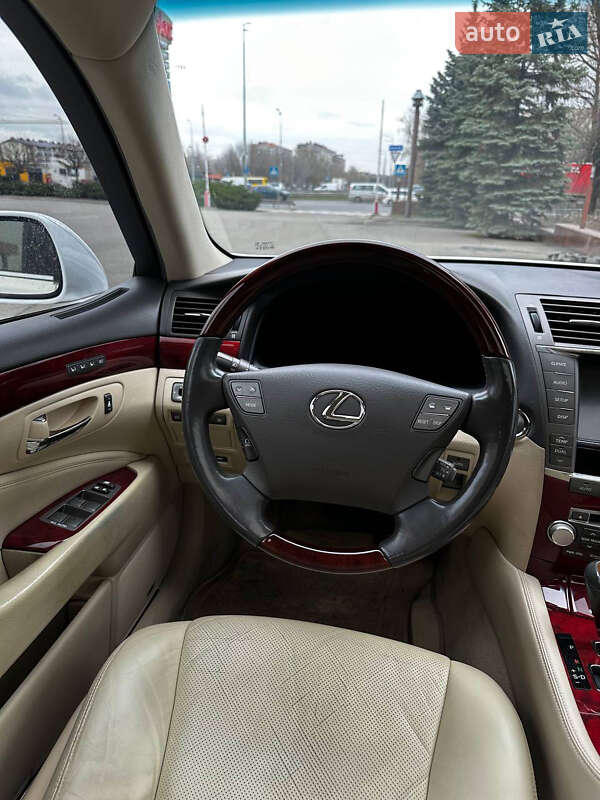 Седан Lexus LS 2011 в Києві
