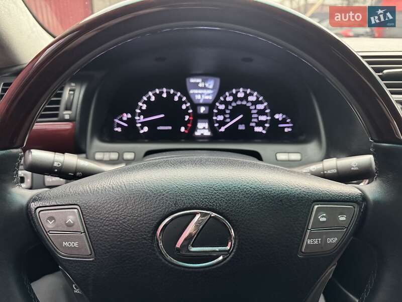 Седан Lexus LS 2008 в Києві