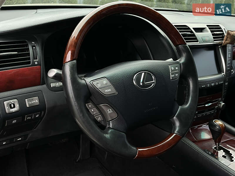 Седан Lexus LS 2007 в Луцке