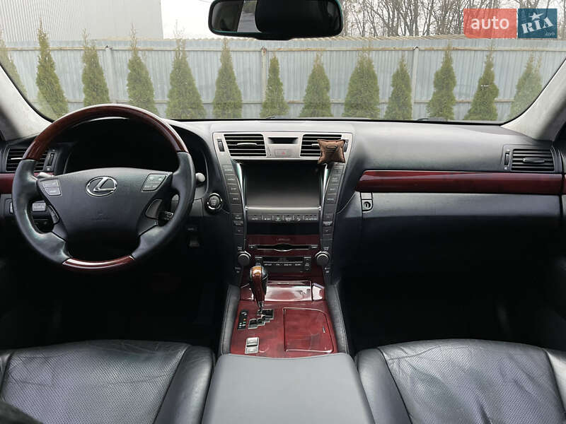 Седан Lexus LS 2007 в Луцке