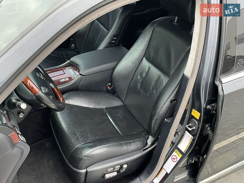 Седан Lexus LS 2007 в Луцке