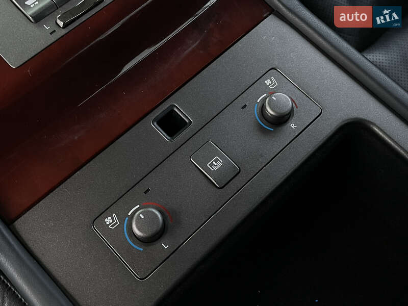 Седан Lexus LS 2007 в Луцке
