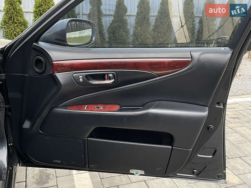 Седан Lexus LS 2007 в Луцке