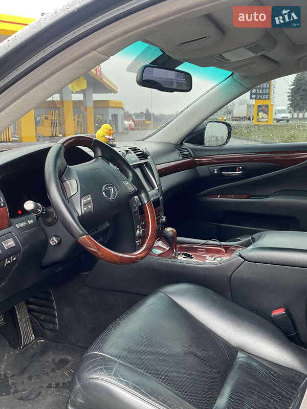 Седан Lexus LS 2008 в Луцьку