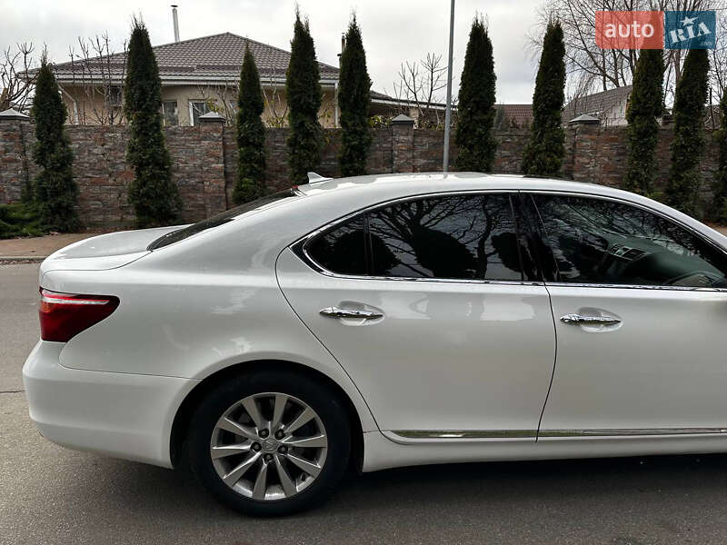 Седан Lexus LS 2011 в Киеве