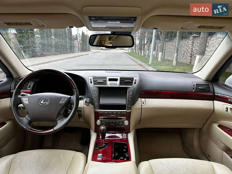 Седан Lexus LS 2011 в Киеве