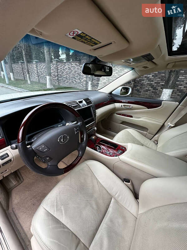 Седан Lexus LS 2011 в Киеве