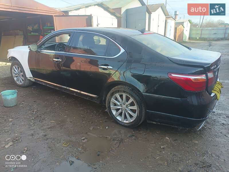 Седан Lexus LS 2010 в Дрогобыче