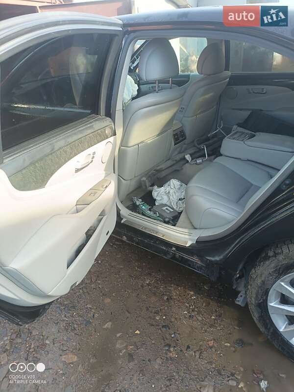 Седан Lexus LS 2010 в Дрогобыче