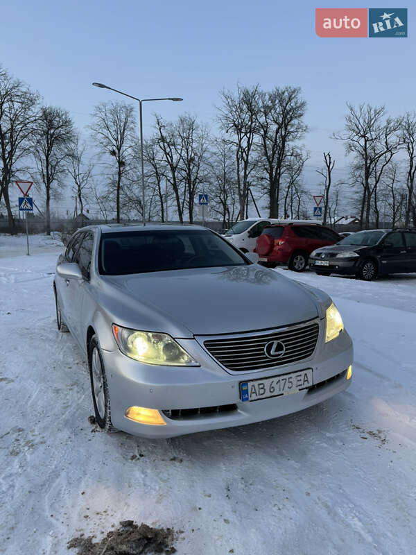 Седан Lexus LS 2007 в Виннице