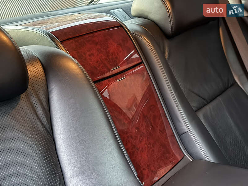 Седан Lexus LS 2007 в Вараше