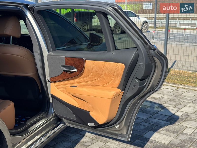 Седан Lexus LS 2022 в Ровно