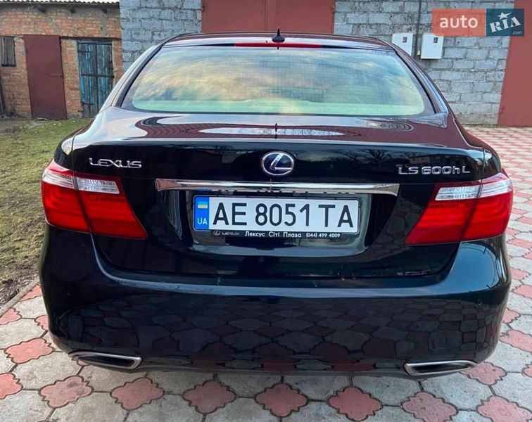 Седан Lexus LS 2008 в Апостоловому