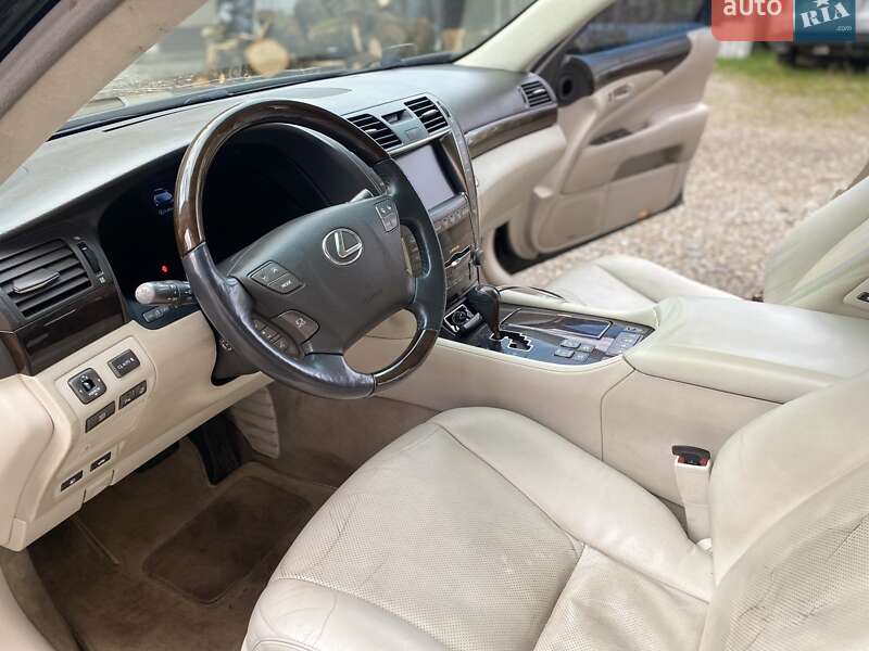 Седан Lexus LS 2008 в Ивано-Франковске
