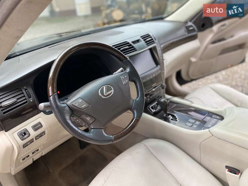 Седан Lexus LS 2008 в Ивано-Франковске