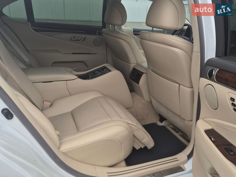 Седан Lexus LS 2013 в Киеве
