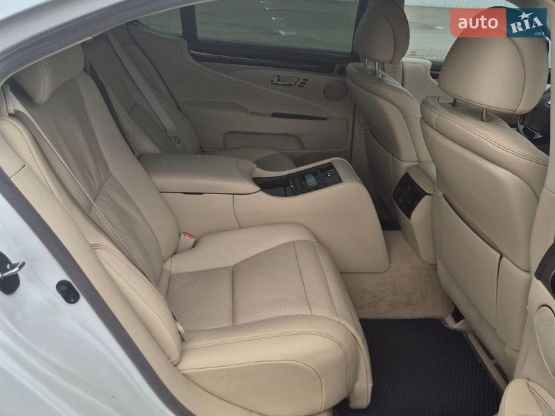 Седан Lexus LS 2013 в Киеве