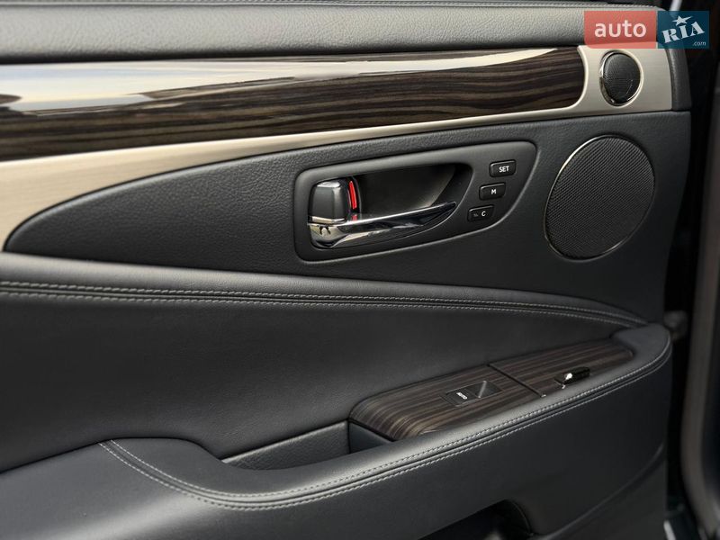 Седан Lexus LS 2013 в Ровно