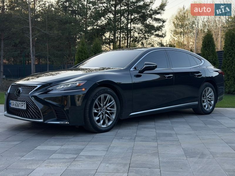 Седан Lexus LS 2018 в Стоянці