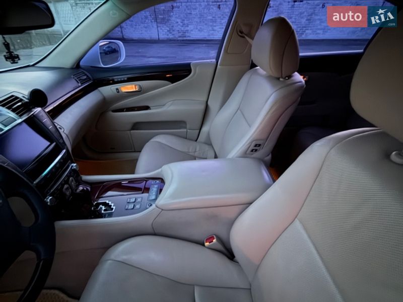 Седан Lexus LS 2010 в Сумах