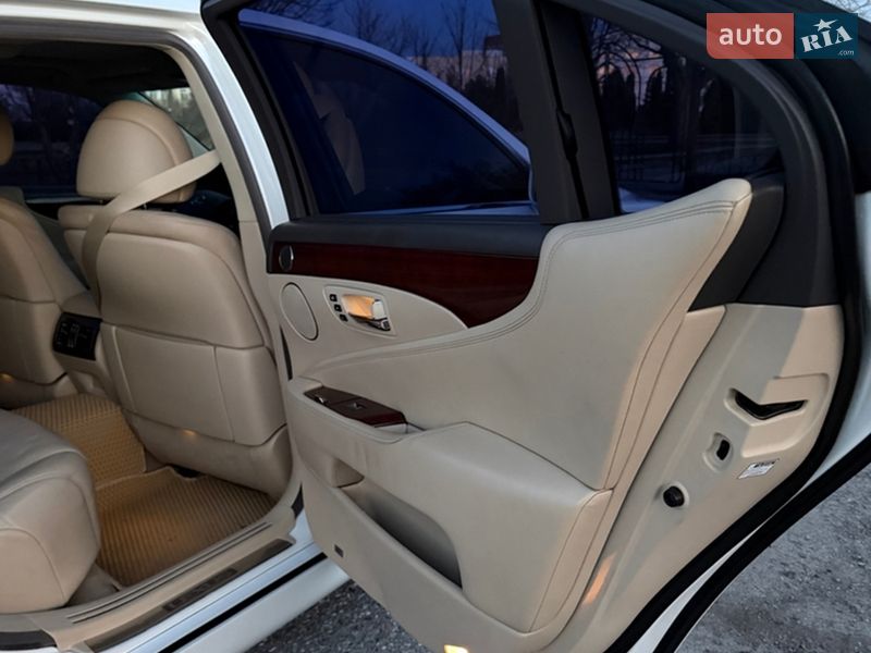 Седан Lexus LS 2010 в Сумах