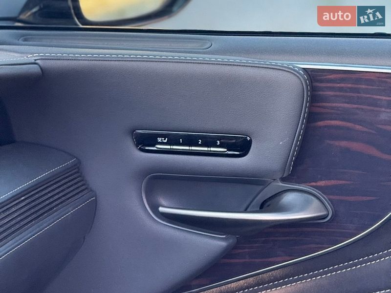 Седан Lexus LS 2018 в Киеве