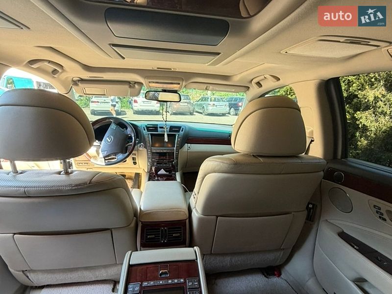 Седан Lexus LS 2007 в Луцке
