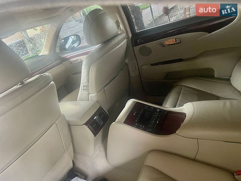 Седан Lexus LS 2007 в Вишгороді