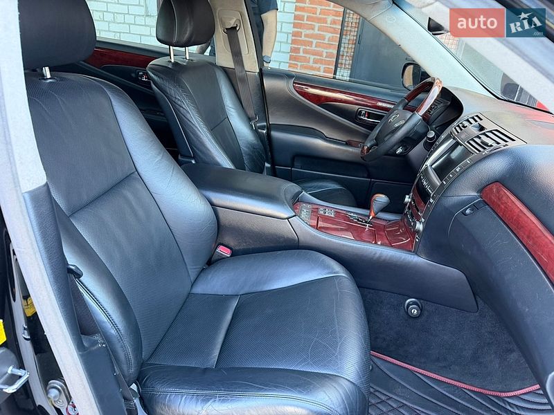 Седан Lexus LS 2007 в Кременчуці