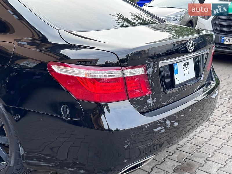 Седан Lexus LS 2007 в Бродах