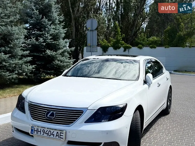 Lexus LS