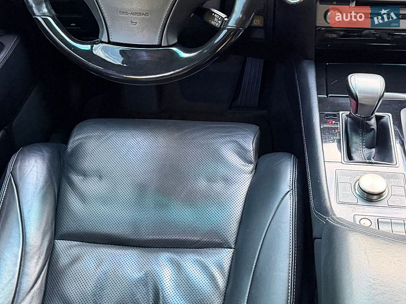 Седан Lexus LS 2012 в Тернополі
