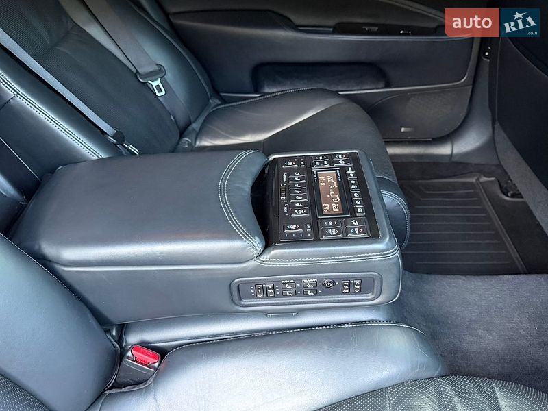 Седан Lexus LS 2012 в Тернополі
