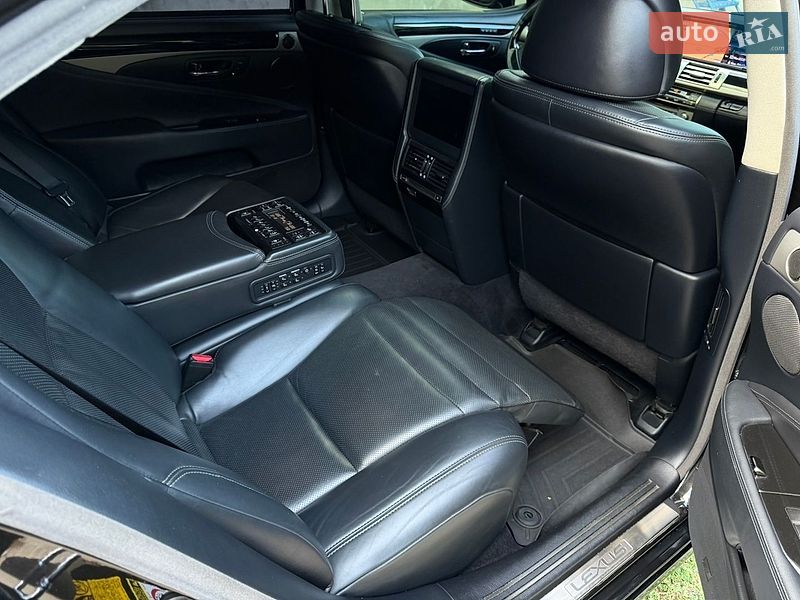 Седан Lexus LS 2012 в Тернополі