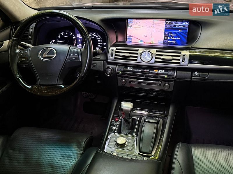 Седан Lexus LS 2012 в Тернополі
