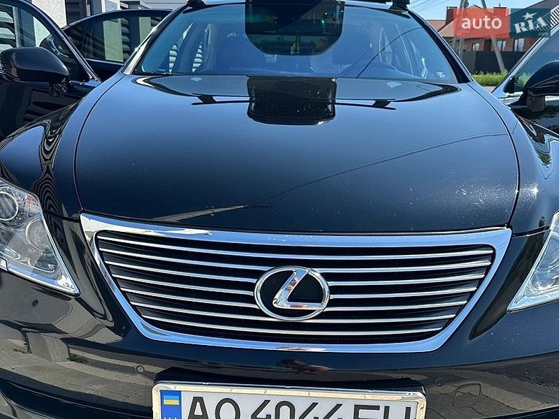 Седан Lexus LS 2008 в Ужгороді