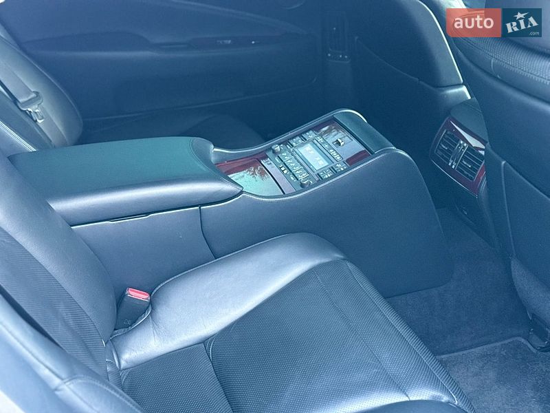 Седан Lexus LS 2008 в Дніпрі