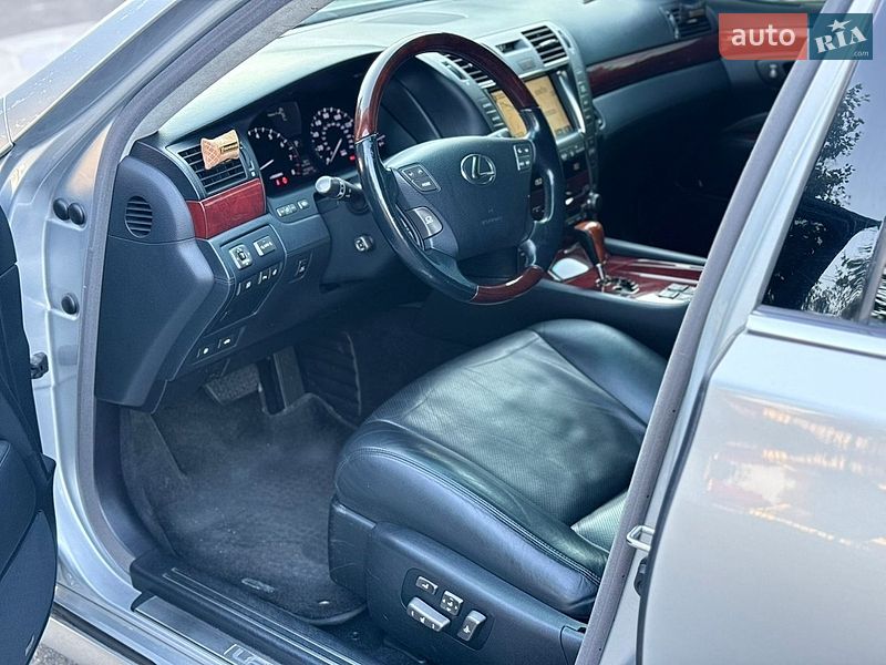 Седан Lexus LS 2008 в Дніпрі