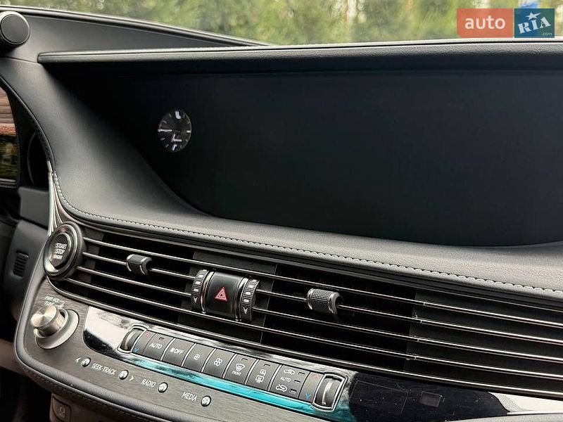 Седан Lexus LS 2018 в Киеве