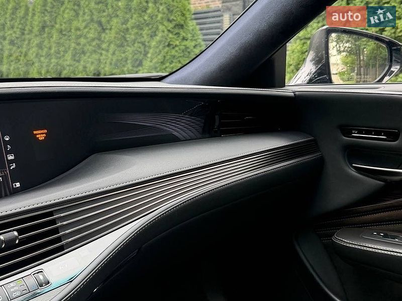 Седан Lexus LS 2018 в Киеве