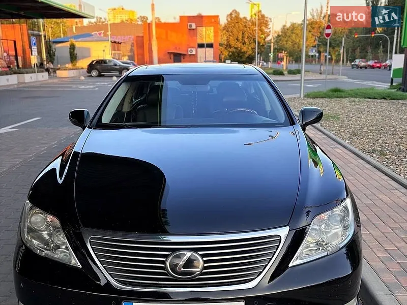 Lexus LS